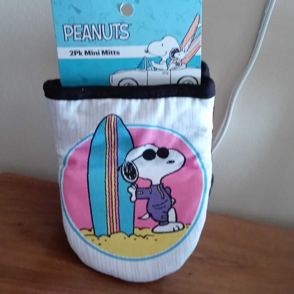 Snoopy oven mitts